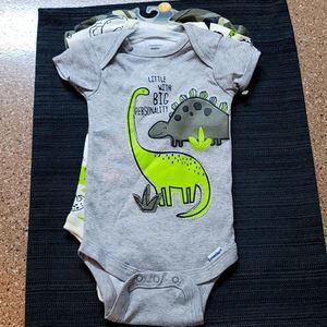 💜💜New with tags boys Gerber Onesies 3-6 months.